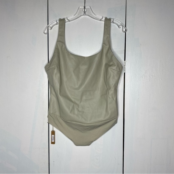 NWT SKIMS FAUX LEATHER SCOOP BODYSUIT 2X - Picture 3 of 10